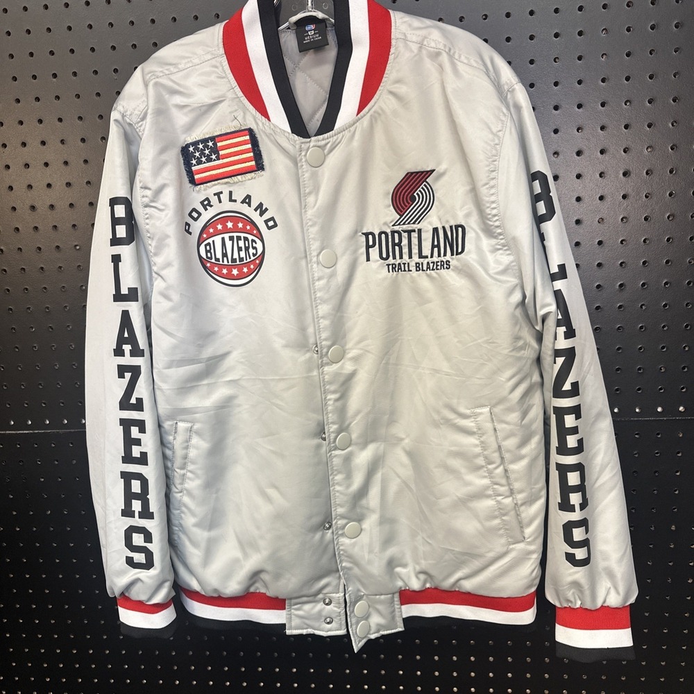 Portland Trail Blazers NBA Silver Satin Snap Jacket Men's Medium Quilted Lined